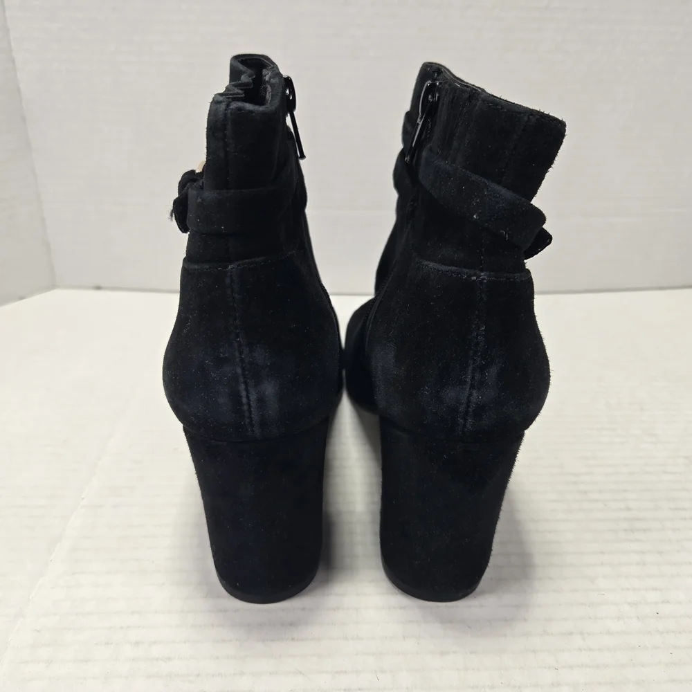 Bella Vita Arlette Black Suede Chelsea Ankle Booties Block Heel Boots Size 8.5